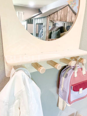 Montessori étagère enfant miroir pour les enfants Entrée et soins personnels dans la salle de bain de l'hôtel