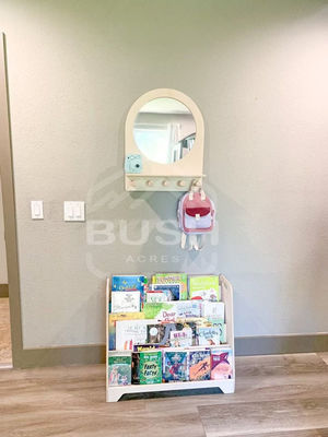 Montessori étagère enfant miroir pour les enfants Entrée et soins personnels dans la salle de bain de l'hôtel