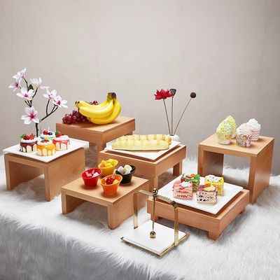 Étagère d'affichage de desserts multifonctionnelle en bois de hêtre massif pour stand de buffet de gâteaux au sushi moderne