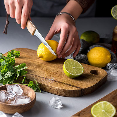 Tableau de pain en bois de noyer noir de taille personnalisée acceptée pour les fruits et les portions 40x23 cm
