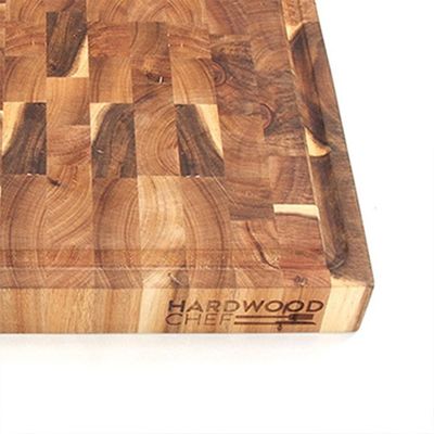 Une planche à couper en bois abordable pour couper les légumes ne supporte pas la sélection d'occasions