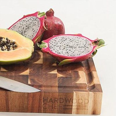 Une planche à couper en bois abordable pour couper les légumes ne supporte pas la sélection d'occasions