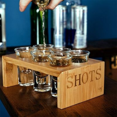 Plateau de communion en bois personnalisé verni avec verre de verre simple et utile