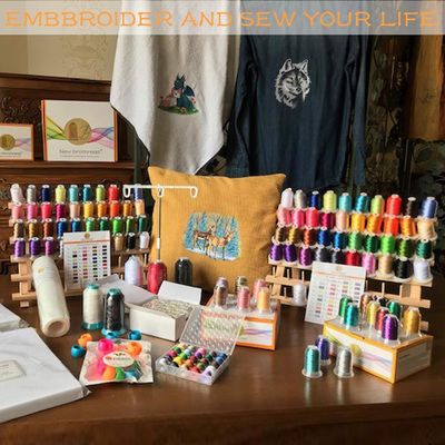 Étagère de fils en bois pour l'organisation de broderie, couvertures et fils de couture dans le salon