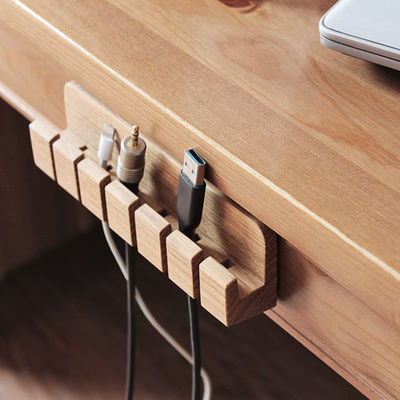 Cable en bois imprimé à écran de soie et organisateur de chargeur pour porte-chargeur de table carrée
