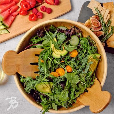 Ensemble de 2 mains de salade en bois de bambou parfait pour lancer et servir des pâtes de salade et plus