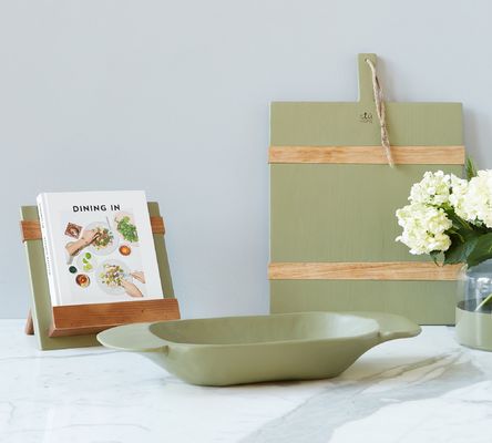 Des porte-livres en bois recyclé faits à la main Des ardoises en pin et en chêne pour l'organisation de la cuisine