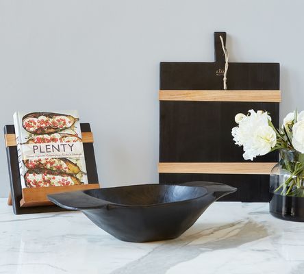 Des porte-livres en bois recyclé faits à la main Des ardoises en pin et en chêne pour l'organisation de la cuisine