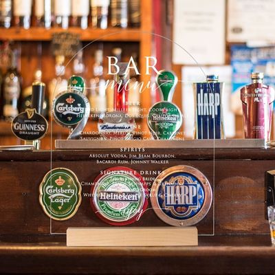 Comme votre demande Acrylique Liste de boissons Bar signe de mariage avec support en bois personnalisé