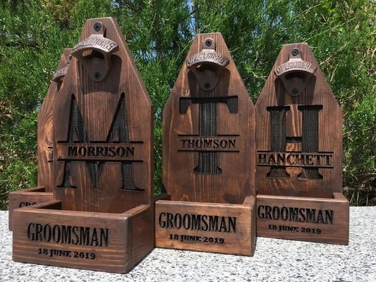 Personnalisé personnalisé en bois mural montage ouvre-bouteille de bière pour le mariage cadeau de marié