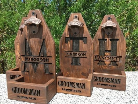 Personnalisé personnalisé en bois mural montage ouvre-bouteille de bière pour le mariage cadeau de marié