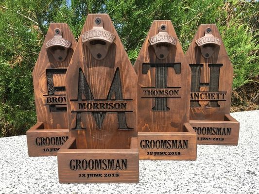 Personnalisé personnalisé en bois mural montage ouvre-bouteille de bière pour le mariage cadeau de marié