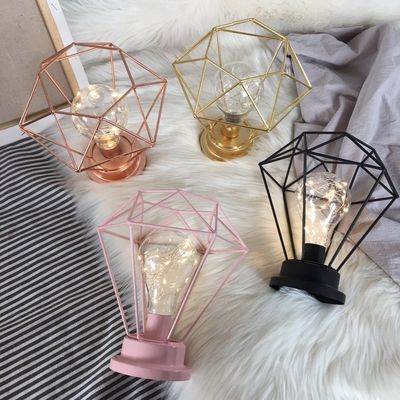 Charge d'échantillon gratuite Logo personnalisé fil métallique lampe de table LED lanterne avec tube en verre et ampoule LED