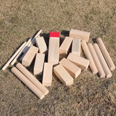 Amenez vos activités de plein air au niveau supérieur avec le jeu de jeu Hardwood Kubb Yard