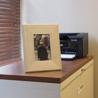 Cadre photo en bois naturel de bureau avec un design intemporel de 8,2 x 0,6 x 10,6 pouces