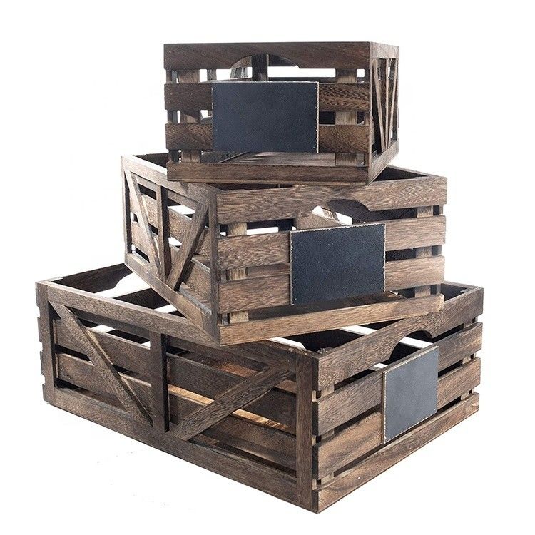 Vintage jardin maison empilant des caisses en bois rustique finition brune boîtes de nidification