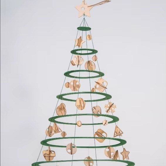 Créez une atmosphère festive avec notre arbre de Noël Alberello en bois personnalisé