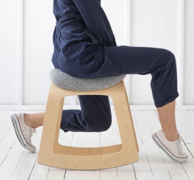 Impression de sièges de selle ergonomiques avec une construction en bois moderne