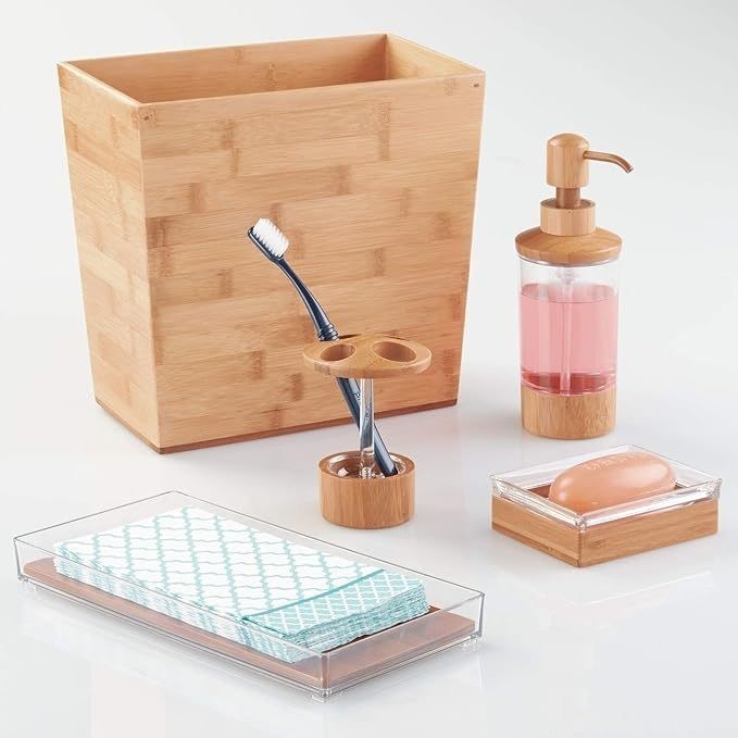 Logo personnalisé Acceptable 10,5 x 5,75 x 10 pouces Finition en bois naturel panier de déchets en bambou