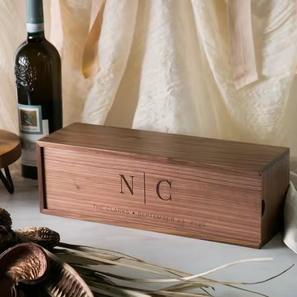 Une boîte de vin en bois de noyer exquise Boîte en bois pour cadeau de mariage