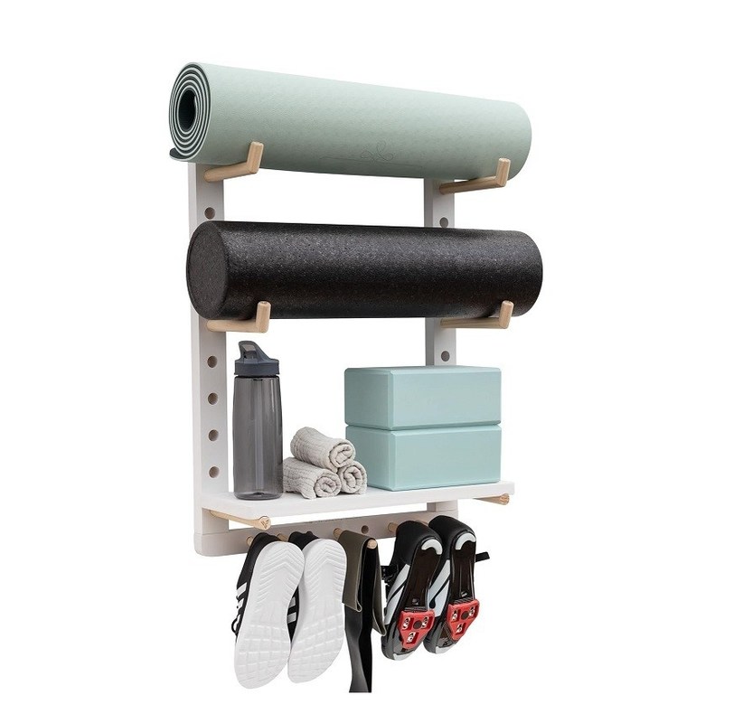 Organiseur de tapis de yoga en bois pratique pour le montage murale de la salle de gym à domicile entièrement personnalisable