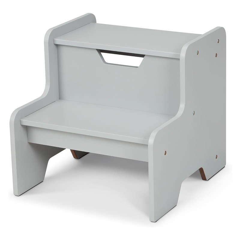 Des tabourets en bois de grande quantité économisent de l'espace