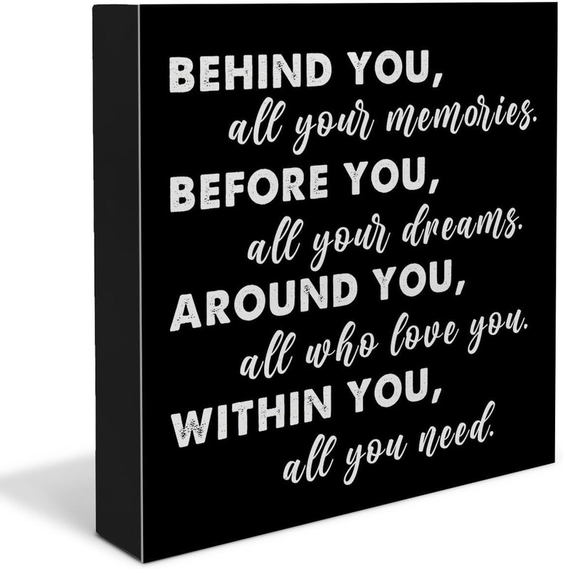 Le style américain en boîte en bois, décor, enseigne, diplôme, citation positive derrière vous, tous vos souvenirs.