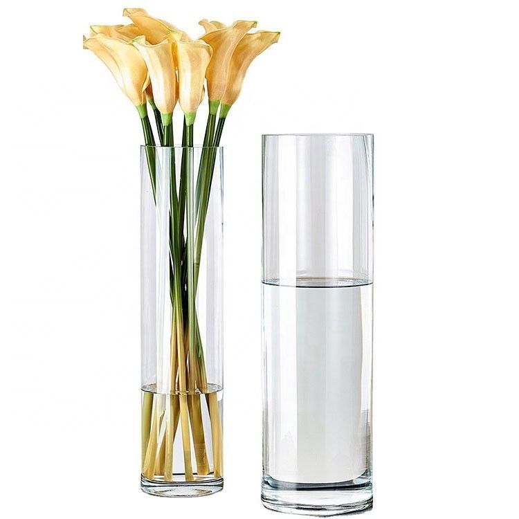 Vases cylindriques en verre transparent de style minimaliste parfait pour les pièces centrales de mariage