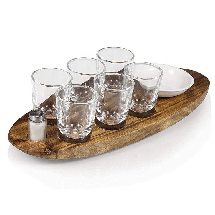 Coupe en bois de couleur claire d'acacia, porte-gobelets en bois, coupe en verre, plateau avec imprimante