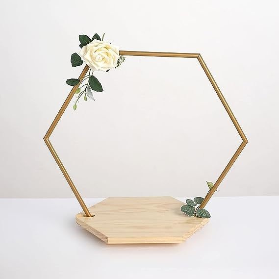 Stand de gâteau en bois hexagonal personnalisé avec cadre métallique Bambou et noix à prix réduit